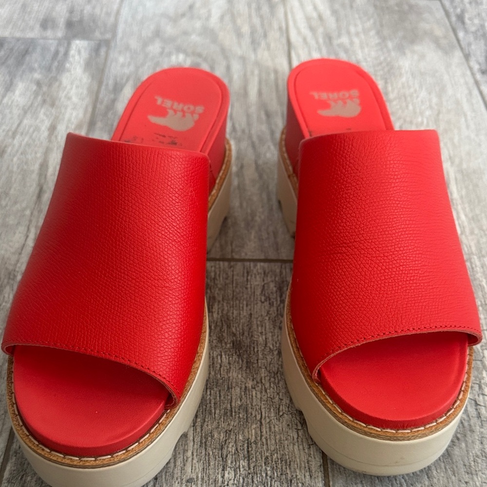 Sorel Red Platform Mules - Picture 2 of 9